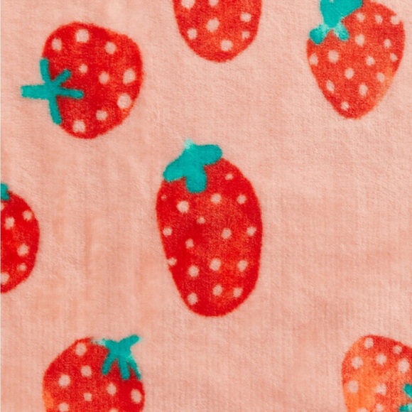 Patterned fleece strawberry blanket - Picture 4 of 7
